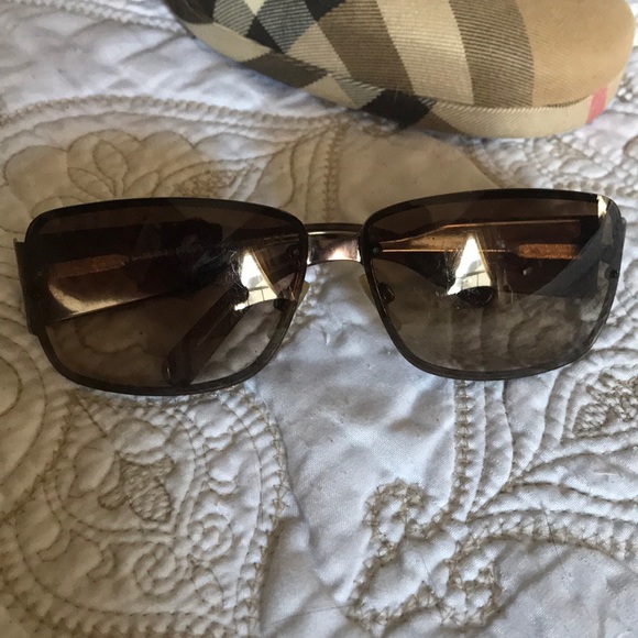 ❤️Burberry sunglasses❤️ - Picture 7 of 8